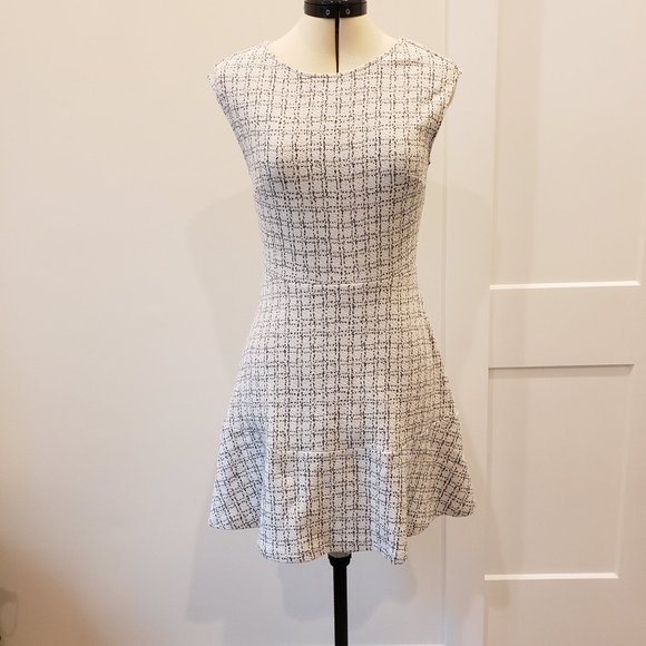 LOFT Dresses & Skirts - Loft NWT White/Black Print Flounce Hem Sleeveless Mini Size OP